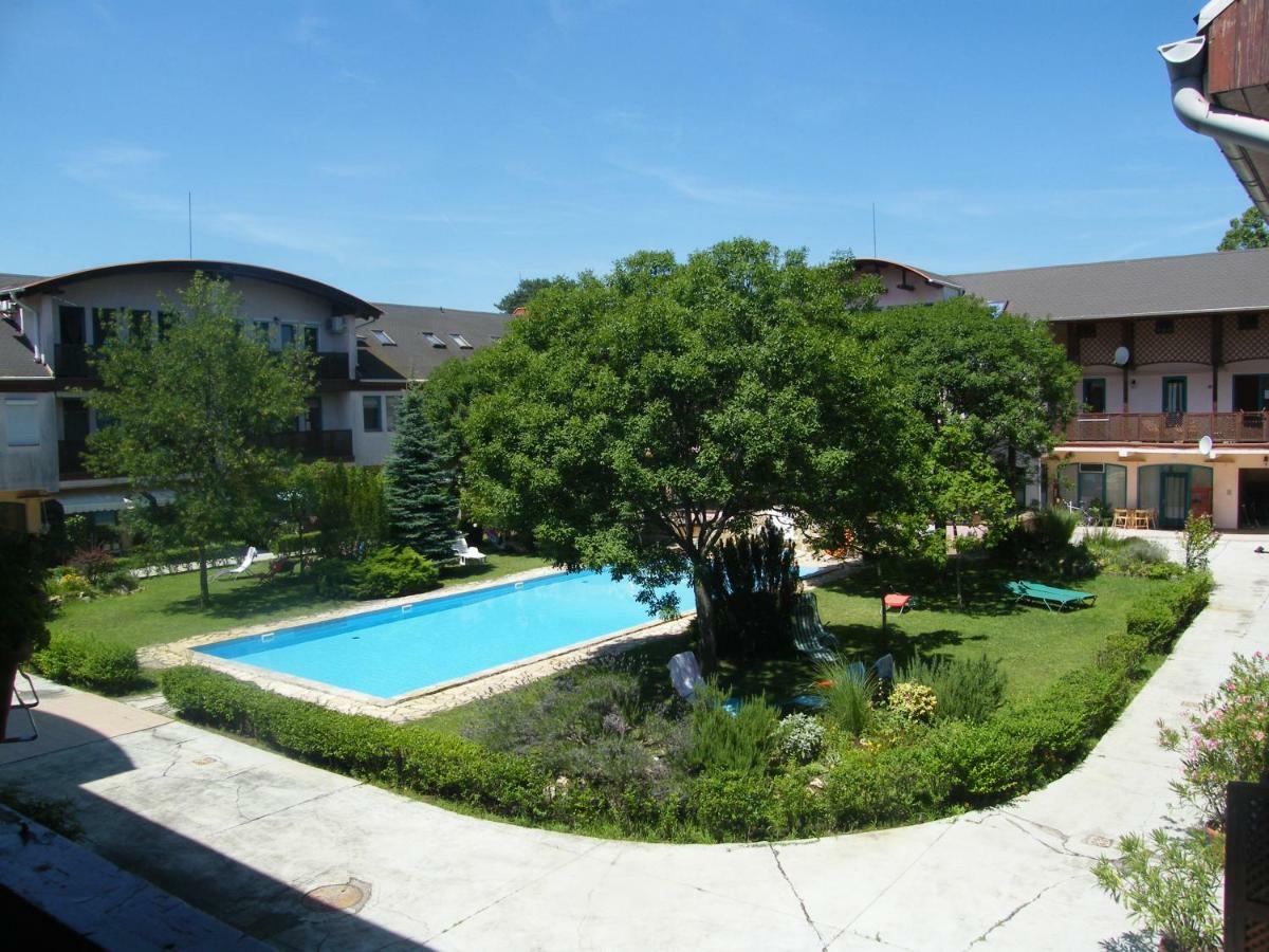 Dorina Apartman Apartment Balatonlelle Exterior photo